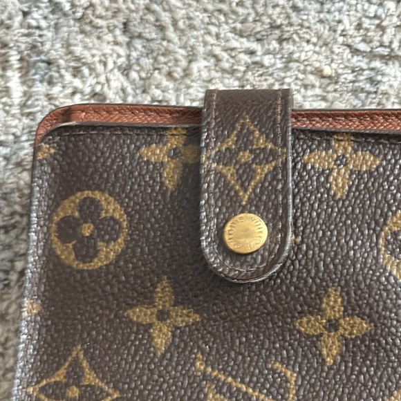 Authentic Louis Vuitton Monogram Compact Zip Wallet - Picture 5 of 9